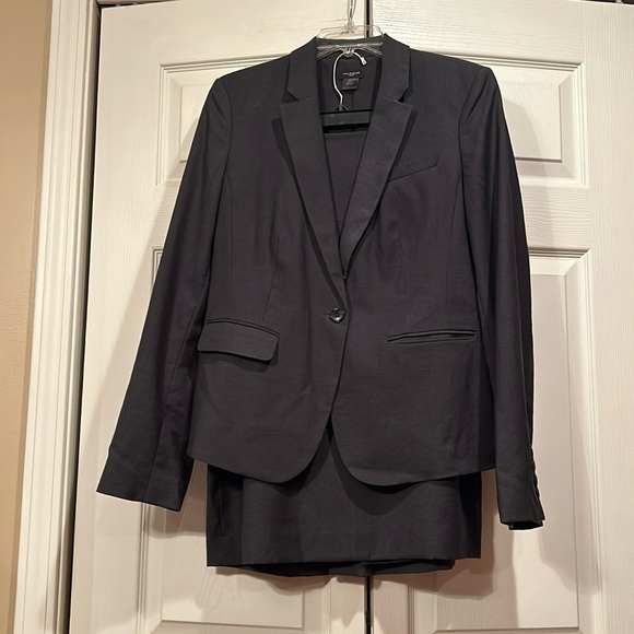 Ann Taylor Dresses & Skirts - Ann Taylor sz 10 2 piece Suit -Beautiful Gray Coat and Skirt.